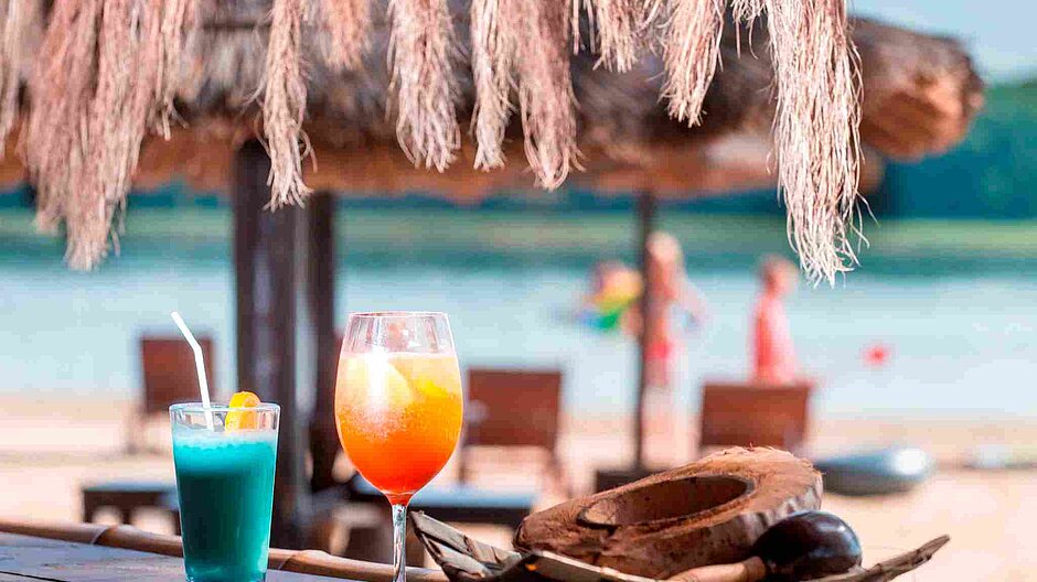 Cocktails in der Strandbar im AHORN Seehotel Templin