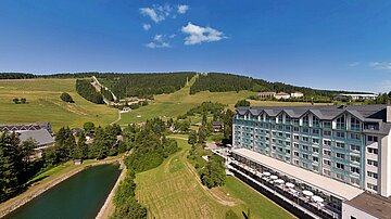 [Translate to český:] Best Western Ahorn Hotel Oberwiesenthal Aussenansicht Sommer