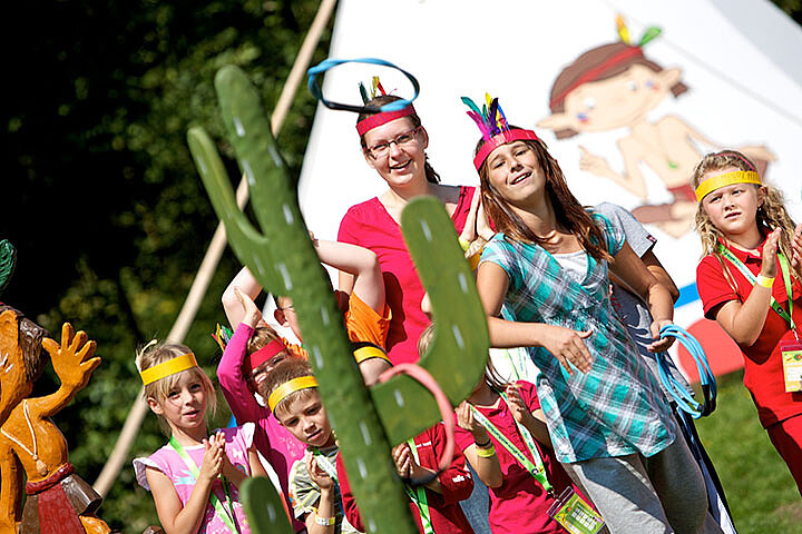 Kinderspielplatz Fichtelberg Kinder auf Spielplatz Fichtelberg