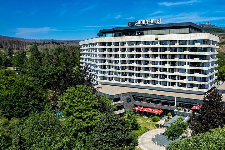 AHORN Harz Hotel Braunlage Aussenansicht im Sommer