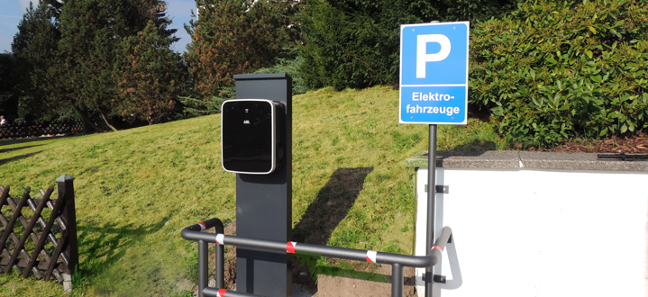 Elektro-Ladesäule am Hotel Charging points for electric cars AHORN Seehotel Templin