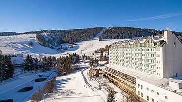 [Translate to český:] Best Western Ahorn Hotel Oberwiesenthal Winteransicht
