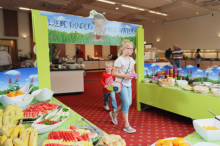 YOKI AHORN Kinderbuffet AHORN Seehotel Templin