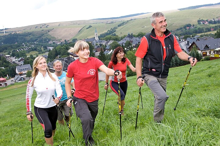 Freunde beim Wandern in Oberwiesenthal