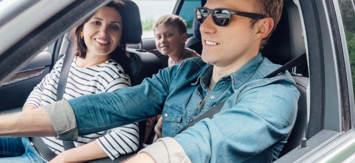 Familie im Auto Auto AHORN Seehotel Templin