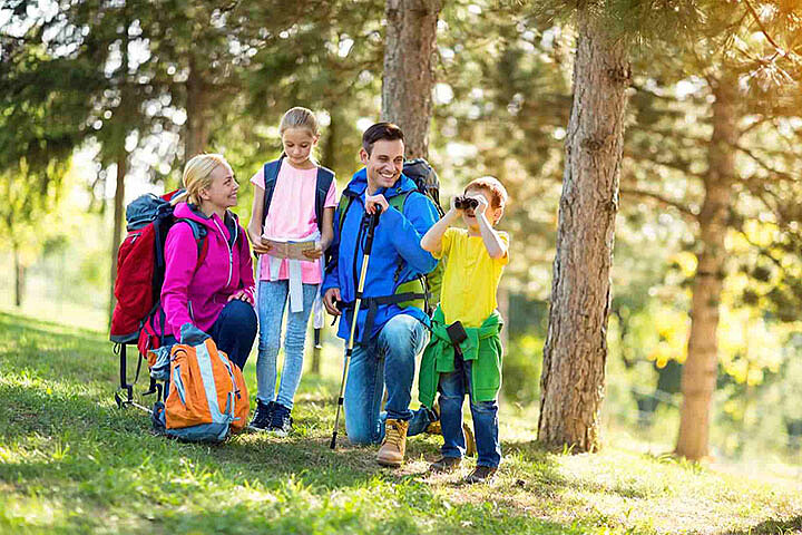 Familien beim Wandern Oberhof