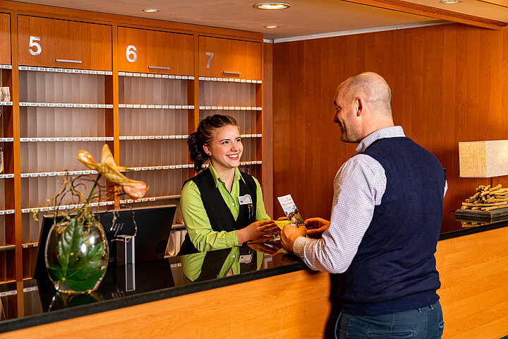 Rezeption im Hotel 
