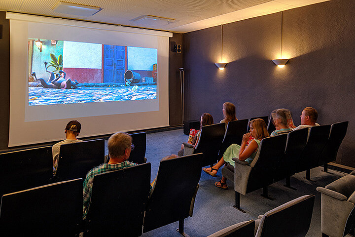 Hoteleigens Kino Templin Kinder im Hotel-Kino Templin