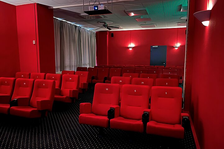 Kinder im Hotel-Kino Templin