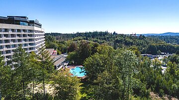 AHORN Harz Hotel Braunlage Aussenansicht mit Außen-Pool
