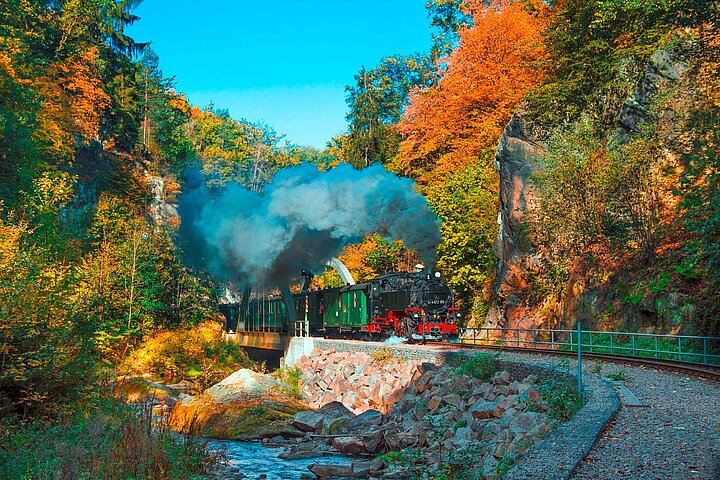 Lokomotive im Herbst