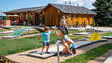 [Translate to český:] AHORN Hotel Am Fichtelberg Minigolf