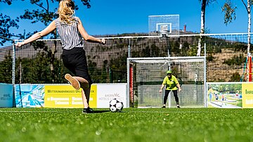 Fußball und Basketball