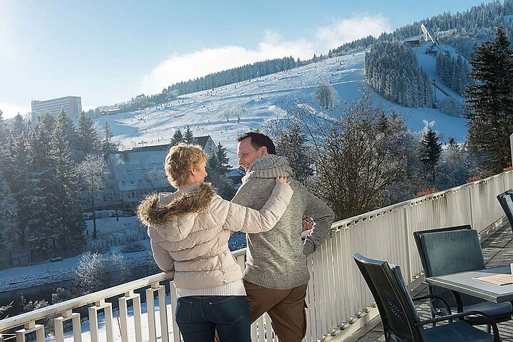 Ausblick auf den Fichtelberg mit Paar