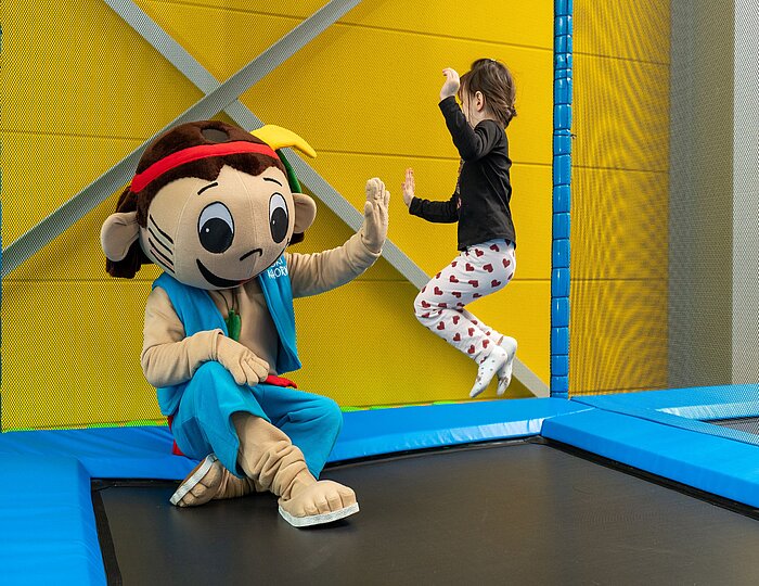 YOKI AHORN Tobe Paradies Trampolin